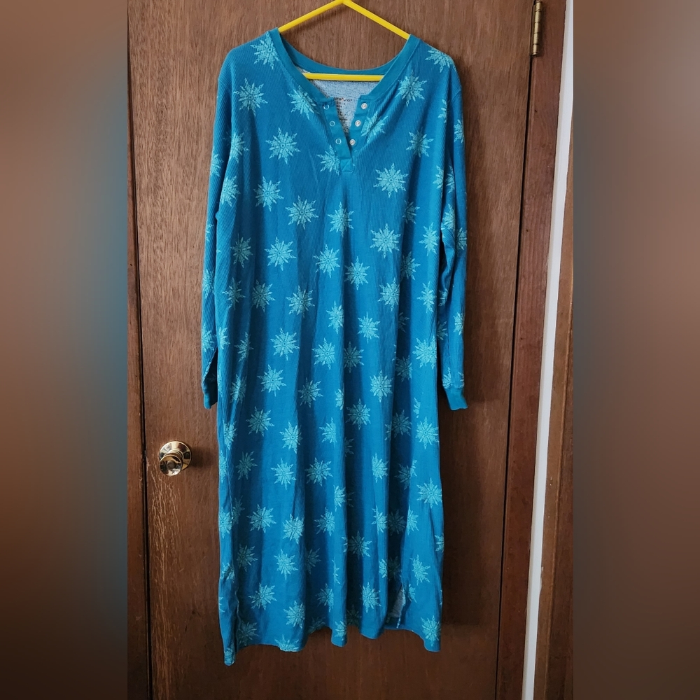 Woman Long Sleeve Thermal Henley nightgown